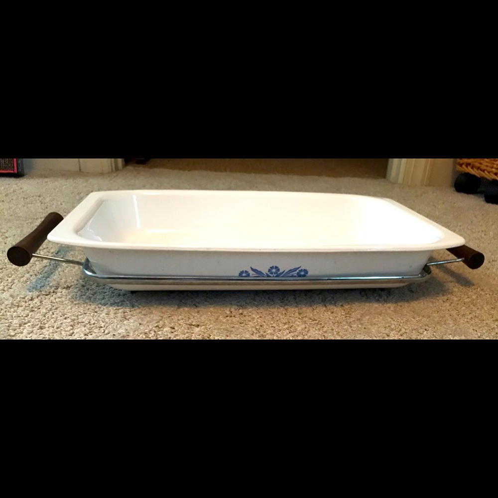 2 Corning Ware lasagna/roaster pans with servers.